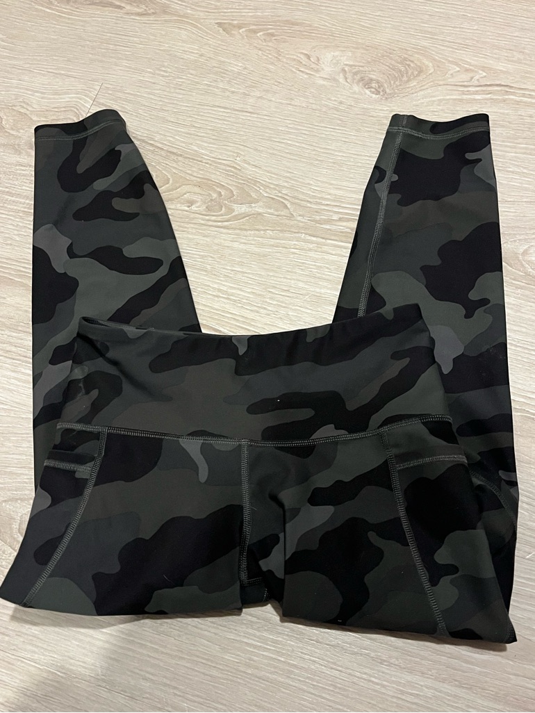 Women’s Petite Medium Old Navy Camo Legging